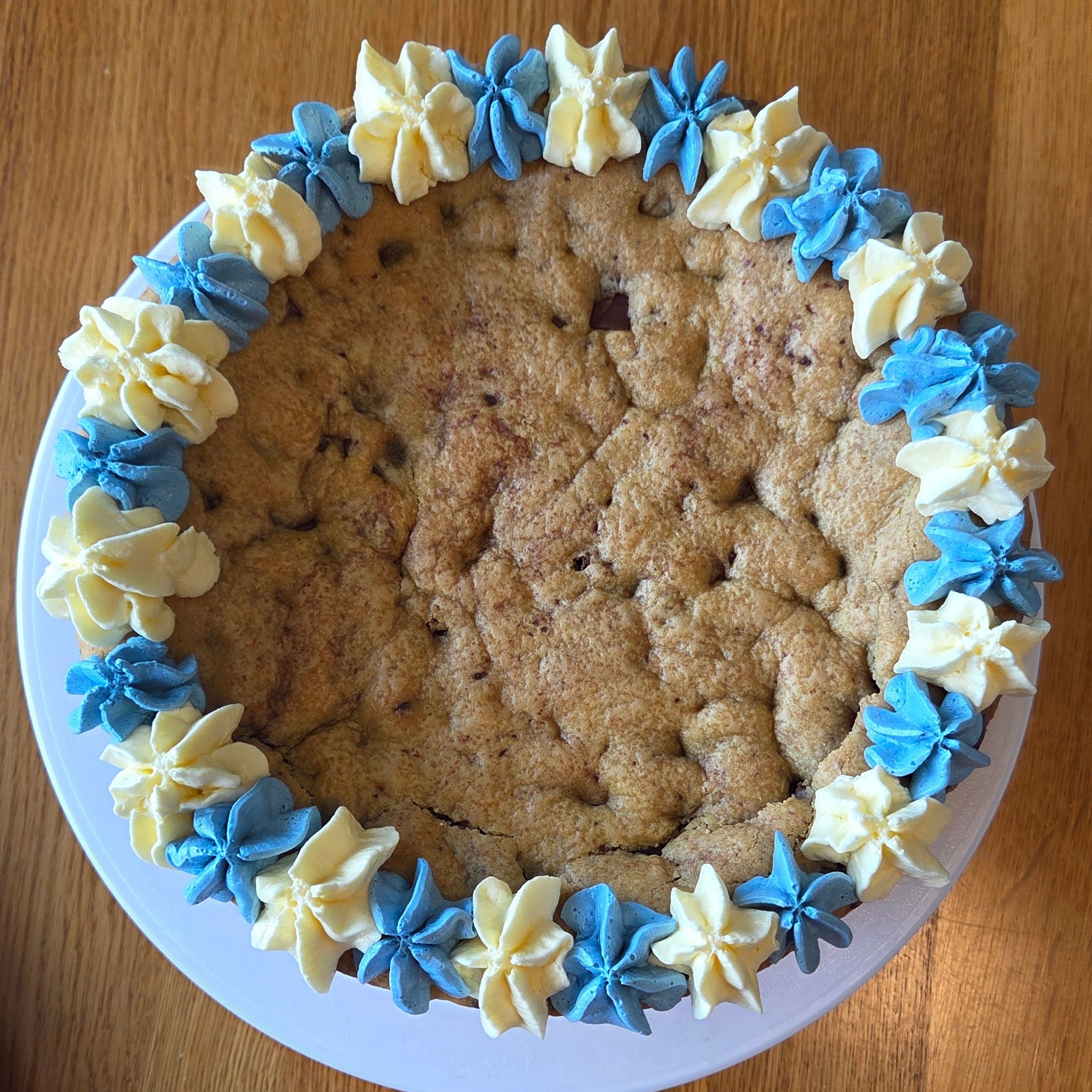 Chocolate chip cookie cake